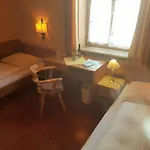 Klausenhof Gastehaus 3* מורנאו אם סטאפלסי